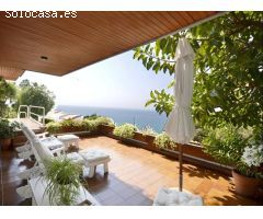 Exclusiva vivienda en parcela de casi 2000 m2 con casa principal, más tres casas de invitados