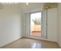 ¡Explora el potencial ilimitado de inversión con este edificio en venta en la zona de La Teixonera,