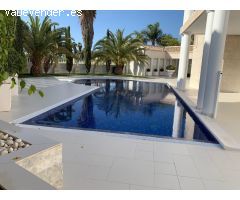 Majestuosa villa de lujo en La Caleta con vistas al mar
