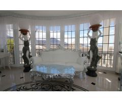 Majestuosa villa de lujo en La Caleta con vistas al mar