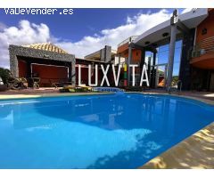 Exclusiva villa de lujo en El Madroñal – Tu oasis privado en Tenerife Sur con piscina y vistas de