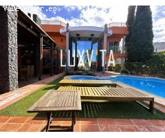 Exclusiva villa de lujo en El Madroñal – Tu oasis privado en Tenerife Sur con piscina y vistas de