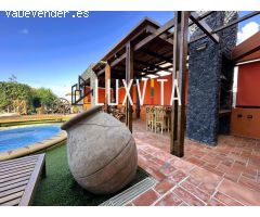 Exclusiva villa de lujo en El Madroñal – Tu oasis privado en Tenerife Sur con piscina y vistas de