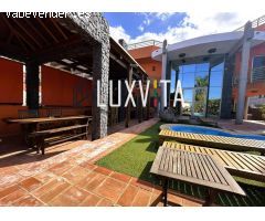 Exclusiva villa de lujo en El Madroñal – Tu oasis privado en Tenerife Sur con piscina y vistas de