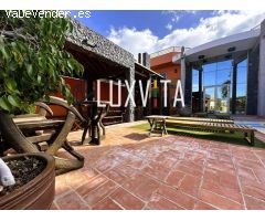 Exclusiva villa de lujo en El Madroñal – Tu oasis privado en Tenerife Sur con piscina y vistas de