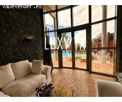 Exclusiva villa de lujo en El Madroñal – Tu oasis privado en Tenerife Sur con piscina y vistas de