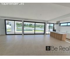 VILLAS DUQUESA GOLF & BEACH: EXCLUSIVIDAD Y LUJO A 600M DEL MAR CON VISTAS PANORÁMICAS