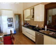 FANTASTICA VILLA UBICADA A 5 MINUTOS DE LA CIUDAD. FINCA DE 10.000 M2
