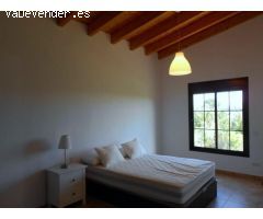 FANTASTICA VILLA UBICADA A 5 MINUTOS DE LA CIUDAD. FINCA DE 10.000 M2
