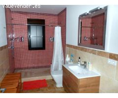 FANTASTICA VILLA UBICADA A 5 MINUTOS DE LA CIUDAD. FINCA DE 10.000 M2