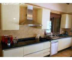 FANTASTICA VILLA UBICADA A 5 MINUTOS DE LA CIUDAD. FINCA DE 10.000 M2