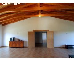 FANTASTICA VILLA UBICADA A 5 MINUTOS DE LA CIUDAD. FINCA DE 10.000 M2