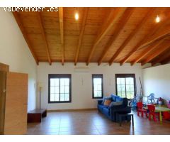 FANTASTICA VILLA UBICADA A 5 MINUTOS DE LA CIUDAD. FINCA DE 10.000 M2
