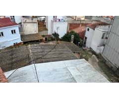 Casa con dos viviendas y terreno urbanizable – A 5 Minutos del Centro de Blanes!
