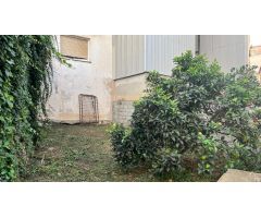 Casa con dos viviendas y terreno urbanizable – A 5 Minutos del Centro de Blanes!