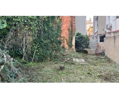 Casa con dos viviendas y terreno urbanizable – A 5 Minutos del Centro de Blanes!