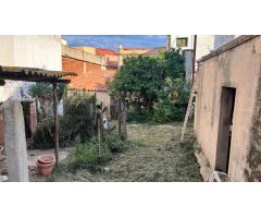 Casa con dos viviendas y terreno urbanizable – A 5 Minutos del Centro de Blanes!