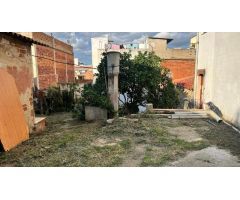 Casa con dos viviendas y terreno urbanizable – A 5 Minutos del Centro de Blanes!