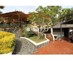 Preciosa casa con piscina y vistas despejadas!!