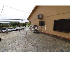 Preciosa casa con piscina y vistas despejadas!!