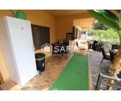 Preciosa casa con piscina y vistas despejadas!!