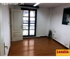 Céntrico local para reconvertir en Torrelavega.