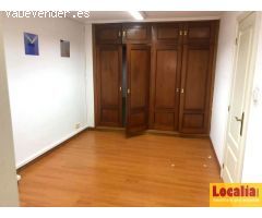 Céntrico local para reconvertir en Torrelavega.