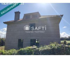Casa de piedra sin terminar en As Travesas