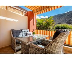 Exclusiva Villa en El Rincón, Los Cristianos – Vistas al Mar, Terrazas y Jacuzzi Privado