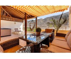 Exclusiva Villa en El Rincón, Los Cristianos – Vistas al Mar, Terrazas y Jacuzzi Privado