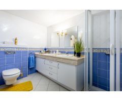 Exclusiva Villa en El Rincón, Los Cristianos – Vistas al Mar, Terrazas y Jacuzzi Privado