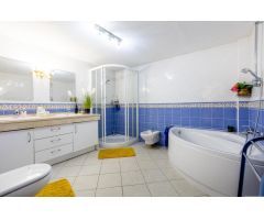 Exclusiva Villa en El Rincón, Los Cristianos – Vistas al Mar, Terrazas y Jacuzzi Privado