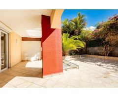 Exclusiva Villa en El Rincón, Los Cristianos – Vistas al Mar, Terrazas y Jacuzzi Privado
