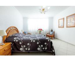 Exclusiva Villa en El Rincón, Los Cristianos – Vistas al Mar, Terrazas y Jacuzzi Privado