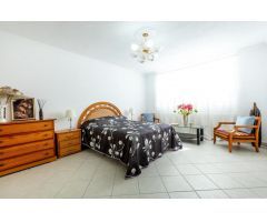 Exclusiva Villa en El Rincón, Los Cristianos – Vistas al Mar, Terrazas y Jacuzzi Privado