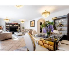 Exclusiva Villa en El Rincón, Los Cristianos – Vistas al Mar, Terrazas y Jacuzzi Privado