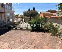 Casa con dos viviendas en venta Mas Fumats Roses