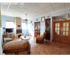 Casa independiente con patio y terraza en Gavarda
