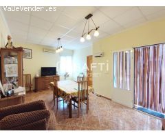 Casa independiente con patio y terraza en Gavarda