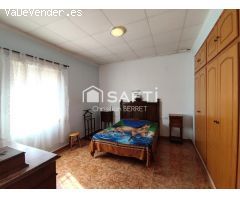 Casa independiente con patio y terraza en Gavarda