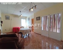Casa independiente con patio y terraza en Gavarda