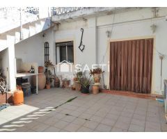 Casa independiente con patio y terraza en Gavarda