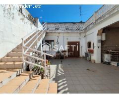 Casa independiente con patio y terraza en Gavarda