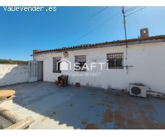 Casa independiente con patio y terraza en Gavarda