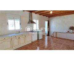 Casa independiente con patio y terraza en Gavarda