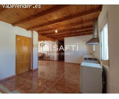 Casa independiente con patio y terraza en Gavarda