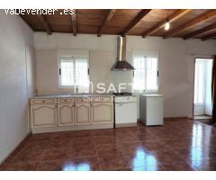 Casa independiente con patio y terraza en Gavarda
