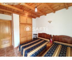 Casa independiente con patio y terraza en Gavarda
