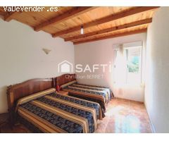 Casa independiente con patio y terraza en Gavarda