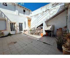 Casa independiente con patio y terraza en Gavarda